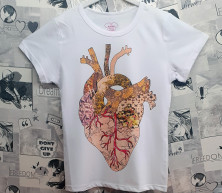 Фото женской футболки Цветочное сердце