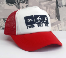 Фото красной бейсболки Триатлон плавание, бег, езда на велосипеде / swim, bike, run
