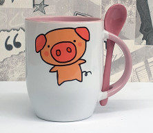 Фото розовой кружки с ложкой в ручке Свинка