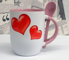 Фото розовой кружки с ложкой в ручке Два сердца