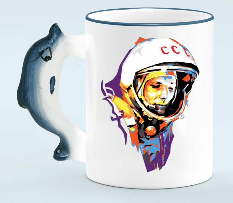 Юрий Гагарин СССР кружка с ручкой в виде дельфина (цвет: белый + синий)