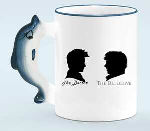 Доктор Кто х Шерлок Холмс кружка с ручкой в виде дельфина (цвет: белый + синий)