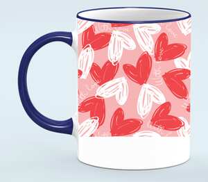 Sketchy hearts - красные сердца кружка с кантом с полной запечаткой (цвет: белый + синий)