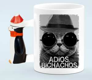 Модный котик - adios bichachos кружка с ручкой в виде пингвина (цвет: белый)