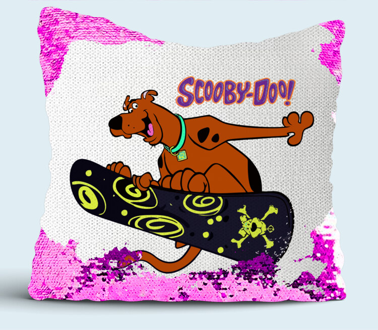 Скуби Ду на скейтборде (Scooby-Doo) подушка с пайетками (цвет: белый + сире...