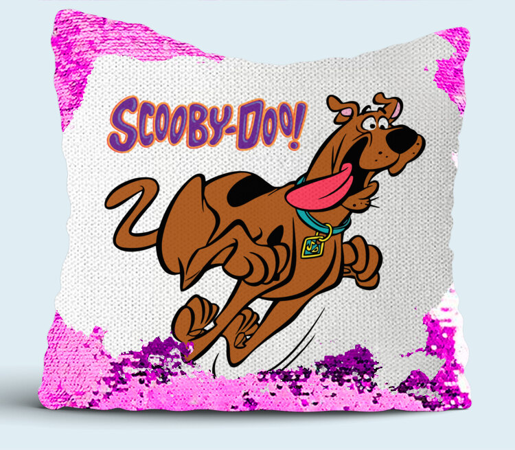 Скуби Ду бежит (Scooby-Doo) подушка с пайетками (цвет: белый + сиреневый) .